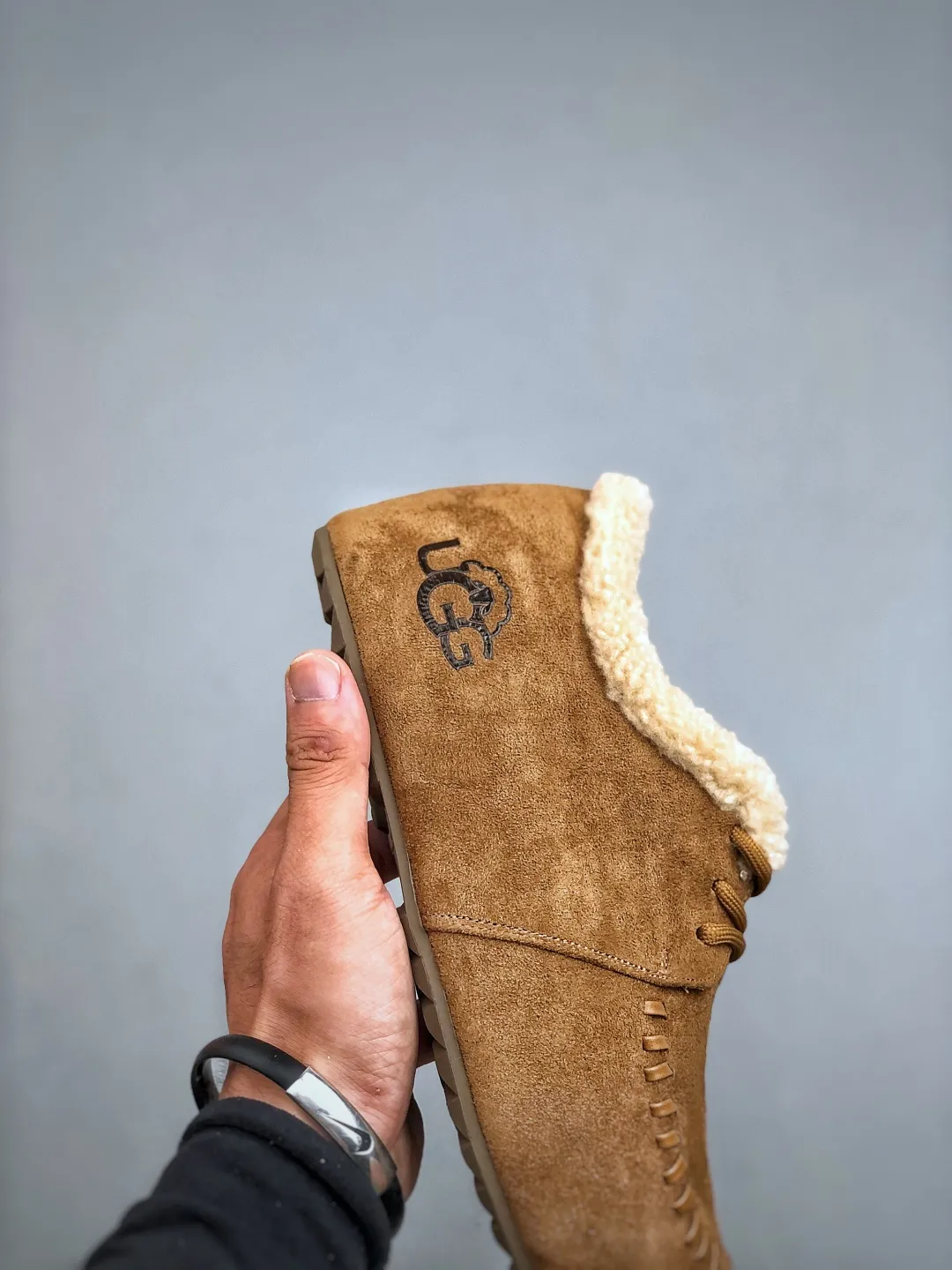 💰520 supports the store G UGG2025ss official website latest hanni thick sole, I love it so much, and it is very light and easy to wear. When paired with socks, it has a super sweet girly feel. Dopamine color, full of vitality, really super girl ~ fall in love at a glance, original material of the upper, original outsole, soft and comfortable on the feet, versatile, can make the legs look longer in seconds, a must-have item for summer Size: 35-40